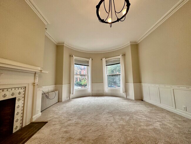 Building Photo - 472 Beacon St