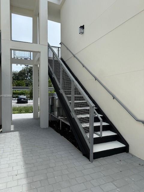 Building Photo - 511 SW 1st Ave