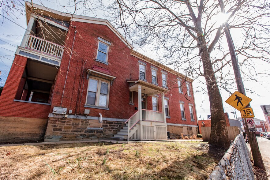 Building Photo - 226 45th St