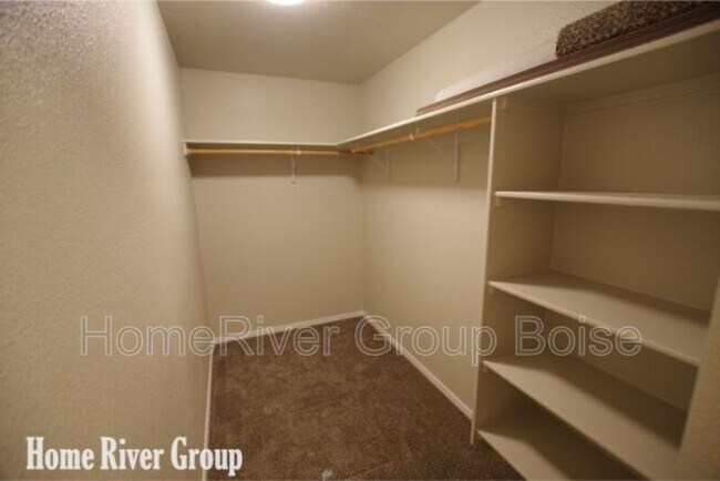 Building Photo - 1449 W Crooked River Dr