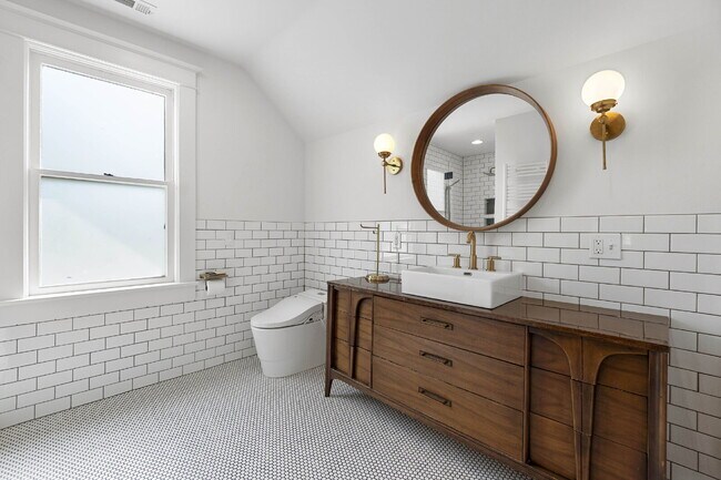 Building Photo - Beautifully Restored 3-Bedroom Home in Historic Section of Oregon City