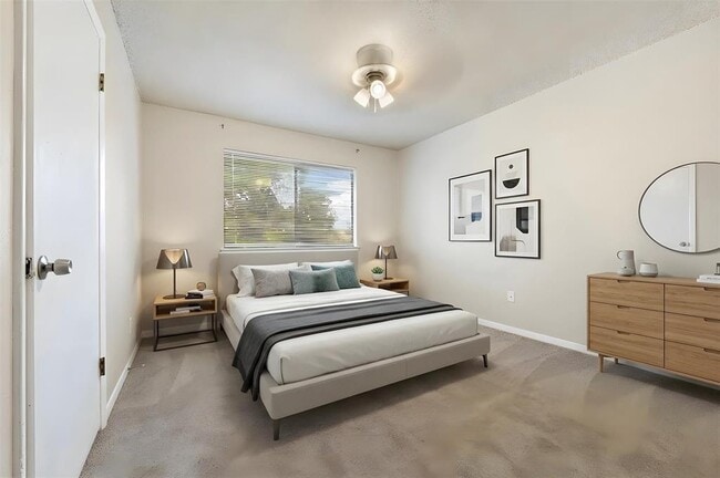Building Photo - 3222 Tamarron Blvd