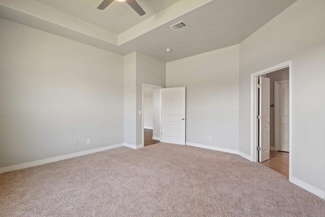 Building Photo - 129 Hi Valley