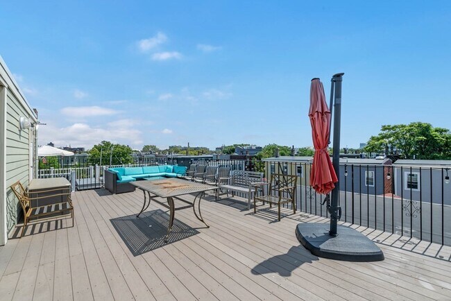 Building Photo - 204 Marion St