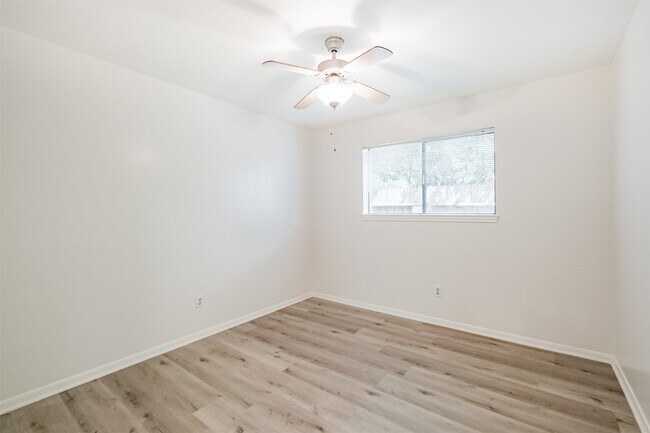 Building Photo - 2815 Arrowhead Dr