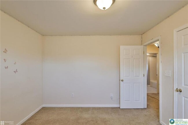 Building Photo - 2811 Kingsview Ave