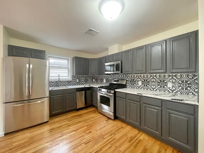 Building Photo - 264 Custer Ave