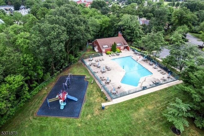 Building Photo - 73 Crickhollow Ct