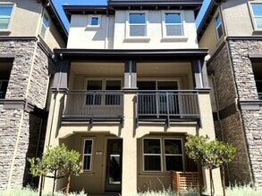 Building Photo - Brand New Townhome in Moonstone Community ...