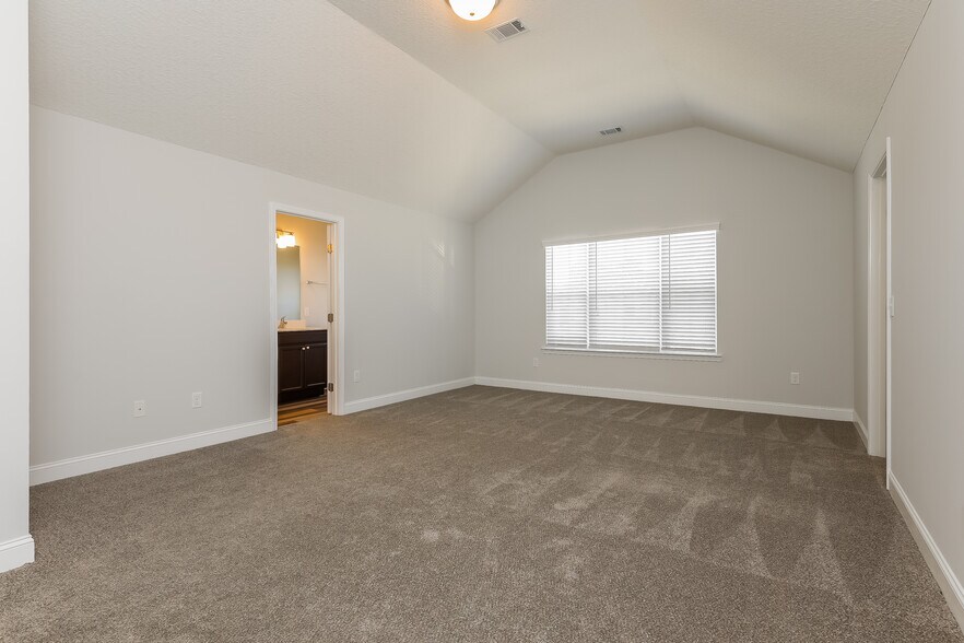 Building Photo - 118 Chaffseed Cir