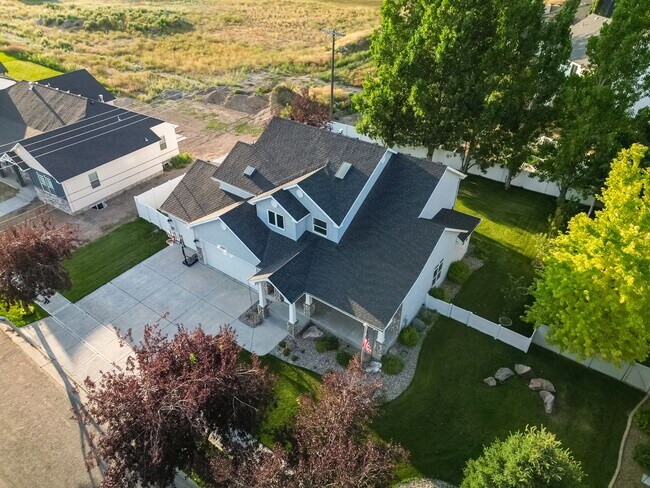 Building Photo - 2009 Autumn Ln