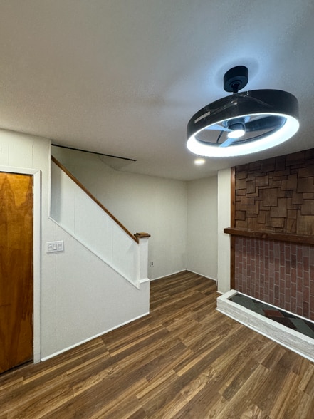 Building Photo - 17 Main St