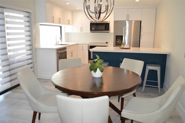 Building Photo - 4708 SW 67th Ave