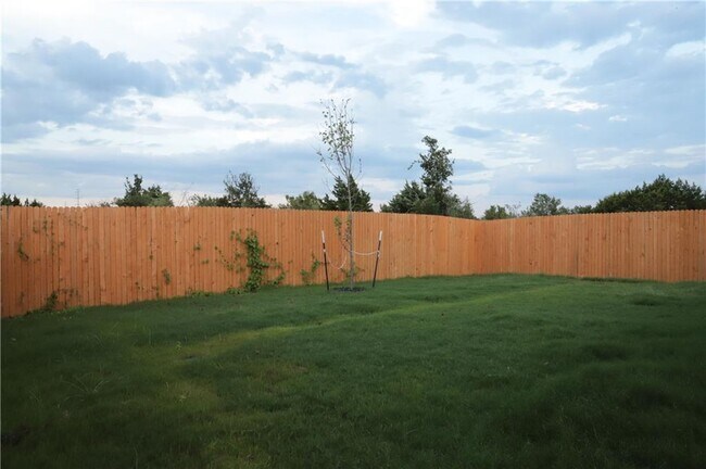 Building Photo - 3004 Tweedy Trail