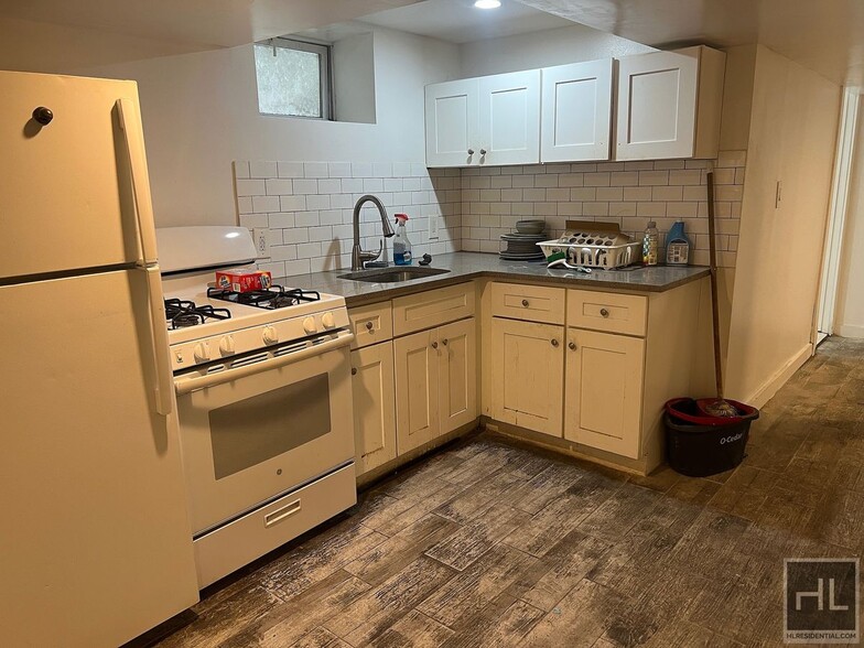 Building Photo - 2BR 1BA Lower Level All Utilities Included w/ Laundry Beside Highland Park