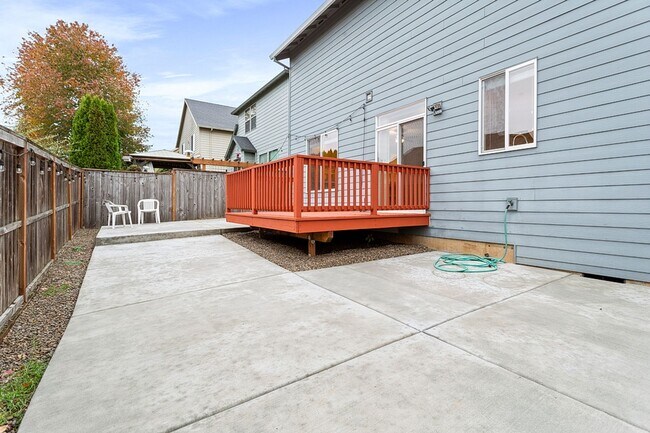 Building Photo - Excellent Condition Three Bedroom + Office, Fenced Backyard, Central AC