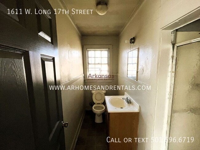 Building Photo - 1611 W Long 17th St