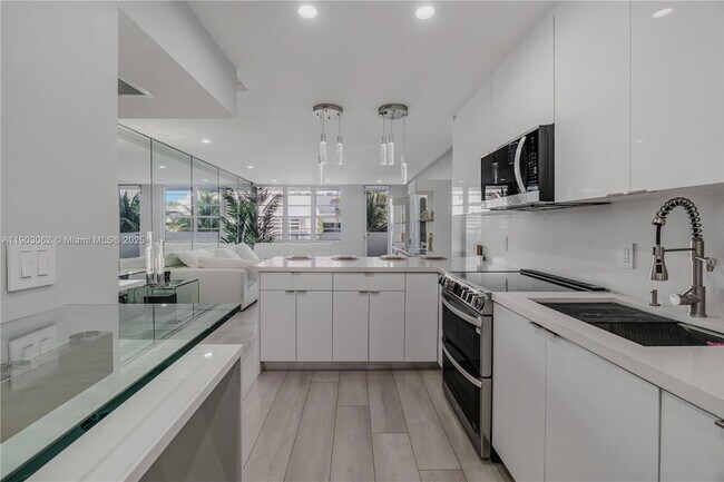 Building Photo - 100 Lincoln Rd