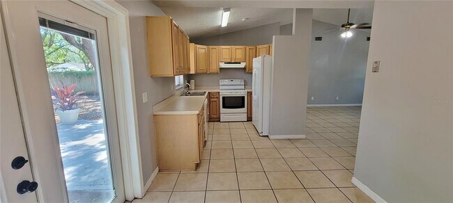 Building Photo - 3214 W Van Buren Dr