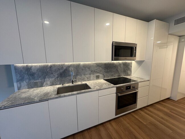 Building Photo - Immaculate studio at A'ali'i at Ward Village