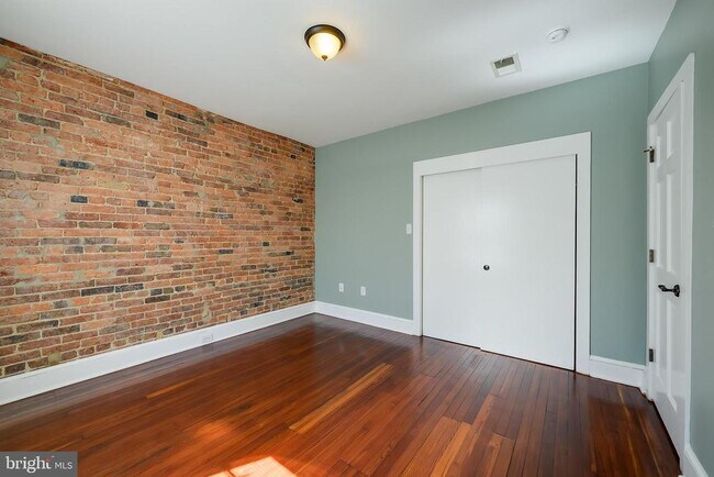Building Photo - 1123 7th St NE