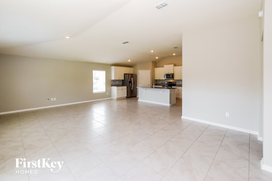 Building Photo - 51 Rivertown Rd