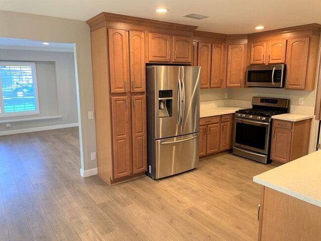 Building Photo - Newly Remodeled 3 Br 2 Ba Home in West Hills
