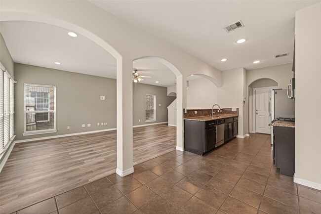 Building Photo - 8908 Clovermist Dr