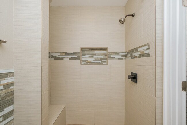 Building Photo - 1018 Brenton Leaf Dr