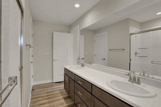 Building Photo - 3780 Venice Grove