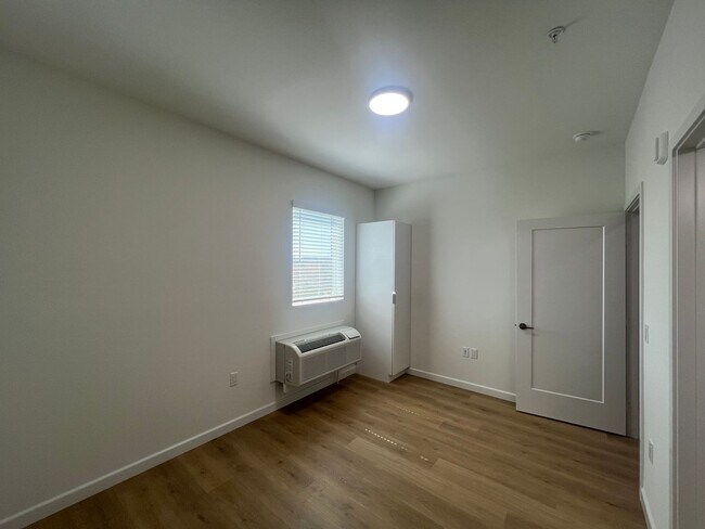 Building Photo - 2900 S Orange Dr