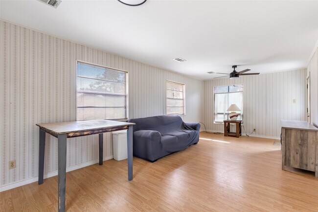 Building Photo - 156 County Rd 3251W