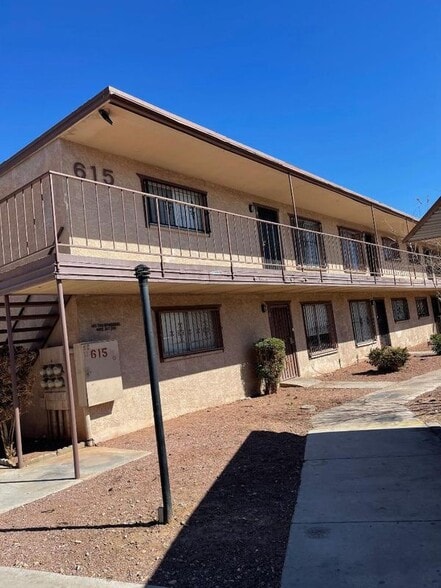 Building Photo - 615 S Royal Crest Cir