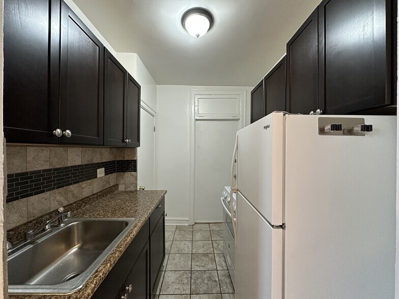 Building Photo - 1371 W Estes Ave