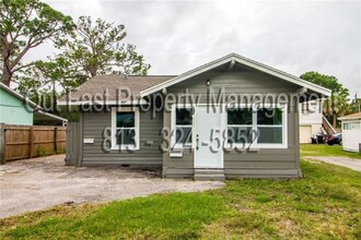 Building Photo - 226 SW Lincoln Cir N, St Petersburg Fl 33703