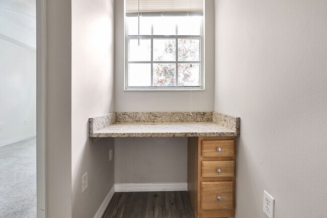 Building Photo - 5700 Bentgrass Dr