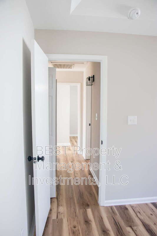 Building Photo - 3225 Lasalle St