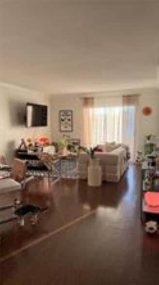 Building Photo - 900 NE 18th Ave