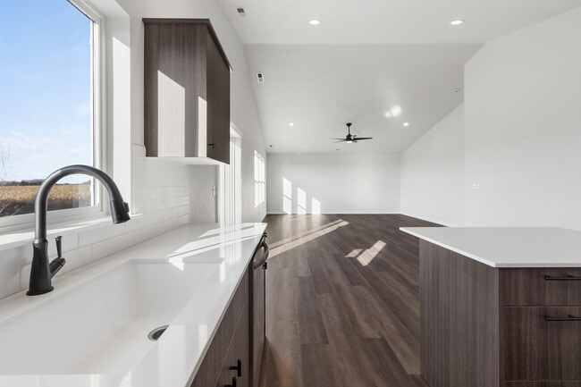 Building Photo - 7113 S Old Farm Ave