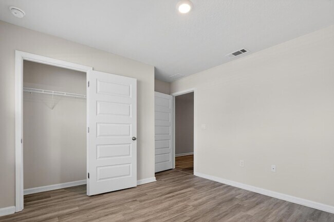 Building Photo - 6817 Interlachen Ln