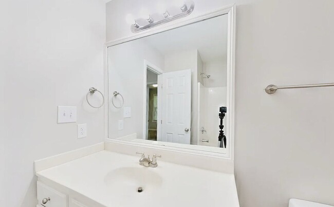 Building Photo - 3-Bedroom Haven with Stunning Interiors