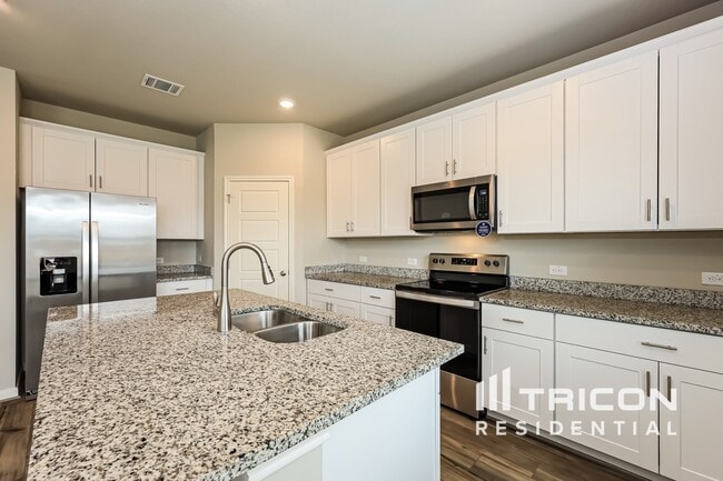 Building Photo - 13511 Paxton Blvd