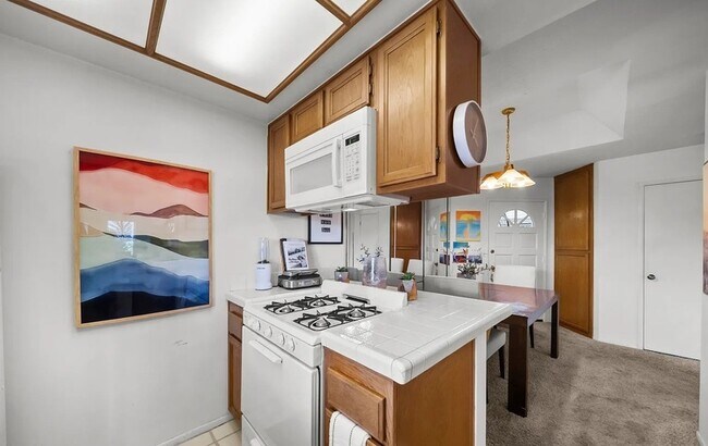 Building Photo - 5738 Skyview Way