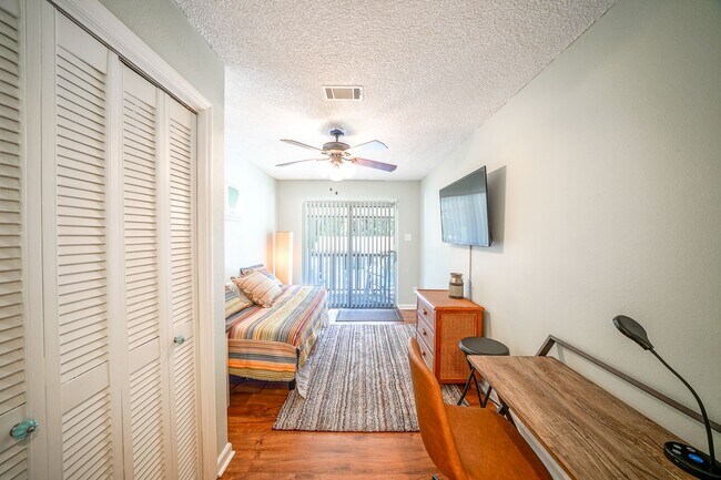 Building Photo - 125 Carl Dr