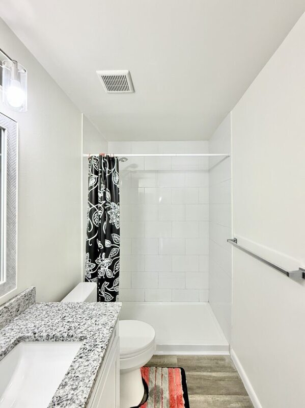 Building Photo - 5212 Peach Ave