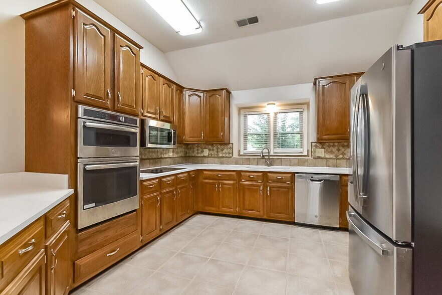 Building Photo - 8723 Rocky Top Cove