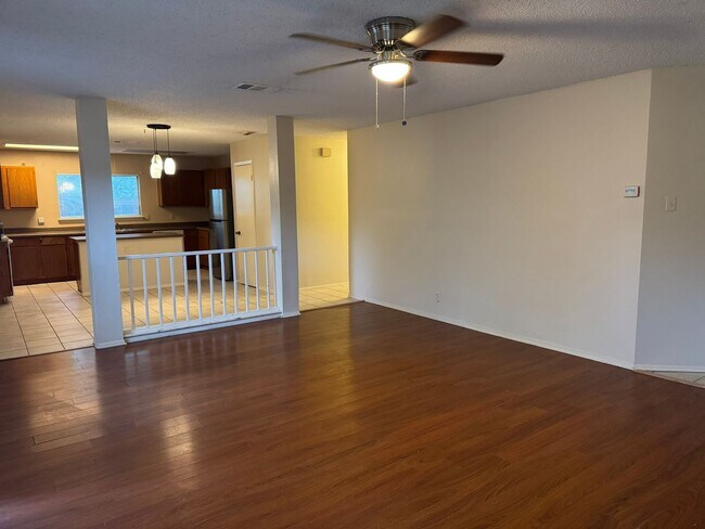Building Photo - 8251 Sunshine Trail Dr