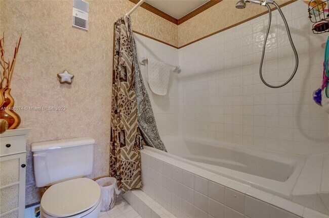Building Photo - 662 Woodgate Ln
