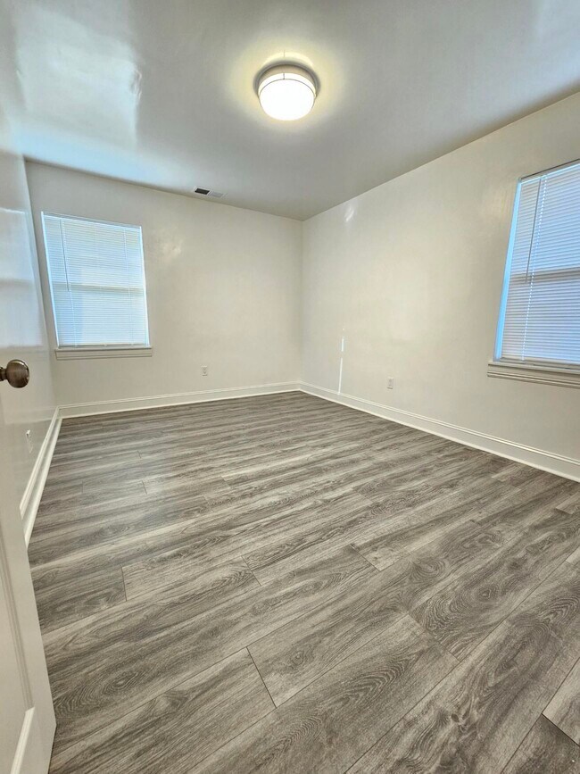 Building Photo - 2069 Solano Way