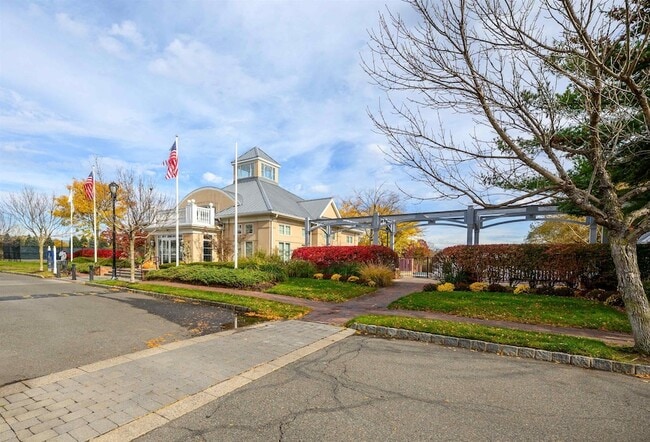 Building Photo - 207 Shearwater Ct W